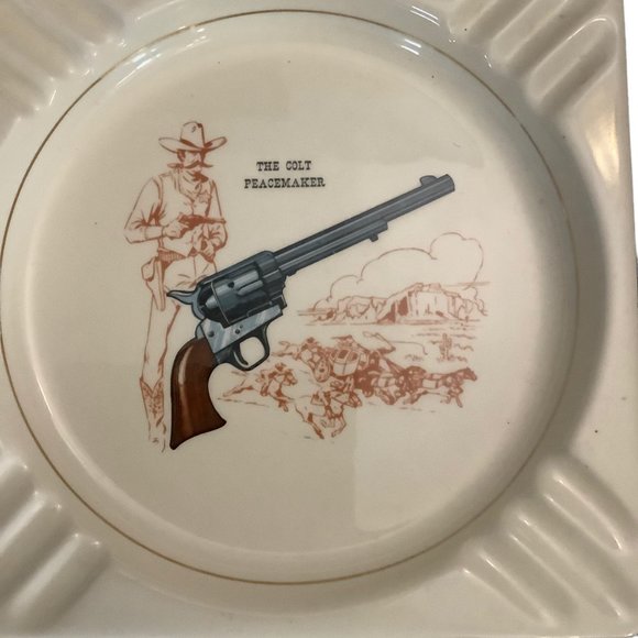 Vtg Colt 45 Peacemaker Stagecoach Sheriff Hyalyn Porcelain Ashtray 23K Gold 7" - Picture 2 of 6